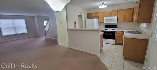 790 Cattail Ln, Pinckney, MI, 48169-8039 | Card Image