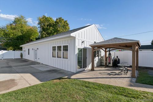 129 South St, Belleville, MI, 48111-2941 | Card Image