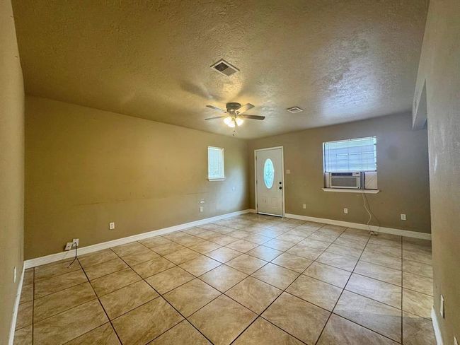 Living Room | Image 15