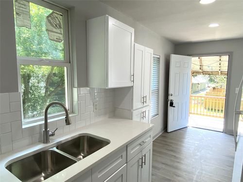 313 N 3rd St, La Porte, TX, 77571-3413 | Card Image