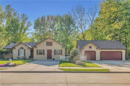 7468 Dyke Ave, North Ridgeville, OH, 44039-2712 | Card Image