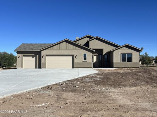 97 Brenna Dr, Chino Valley, AZ, 86323-6835 | Card Image