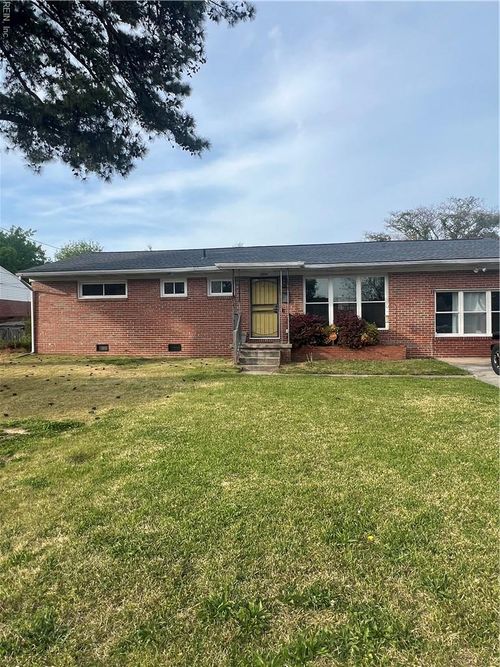 2924 Dominion Ave, Norfolk, VA, 23518-3330 | Card Image