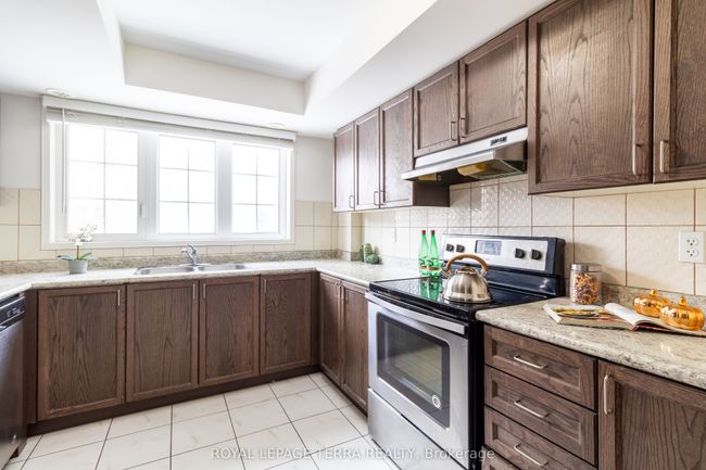 2204 Chevron Prince Path, Condo with 4 bedrooms, 3 bathrooms and 1 parking in Oshawa ON | Image 14