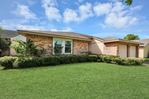 2519 Colonial Ridge Dr, Friendswood, TX, 77546-2609 | Card Image