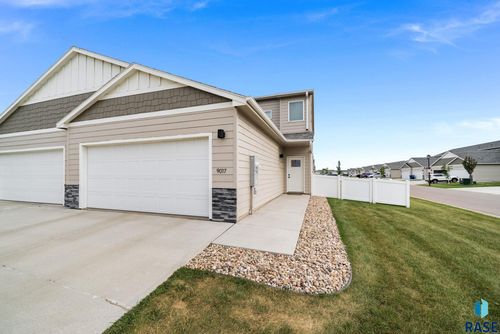 9017 W Jerald Pl, Sioux Falls, SD, 57106-7122 | Card Image