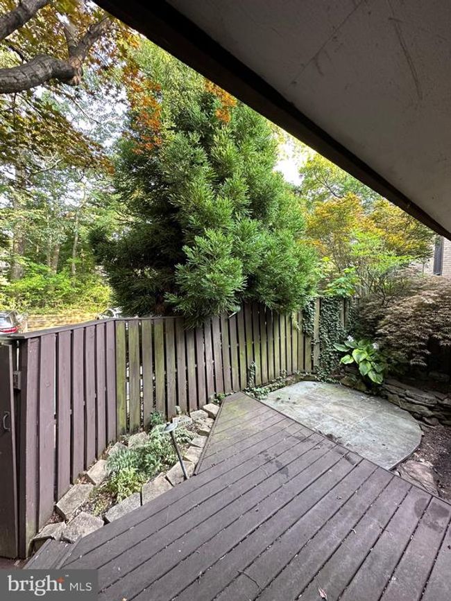 2021 Lakebreeze Way, Townhouse with 3 bedrooms, 4 bathrooms and null parking in RESTON VA | Image 5