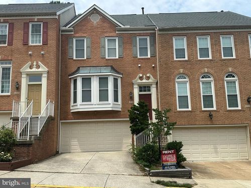 8502 Harvest Oak Dr, VIENNA, VA, 22182-5600 | Card Image
