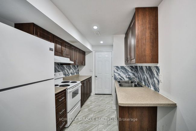 24 Deer Ridge Trail, House attached with 5 bedrooms, 4 bathrooms and 3 parking in Caledon ON | Image 28