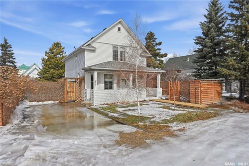 205 3rd Avenue, Harris, SK, S0L1K0 | Card Image
