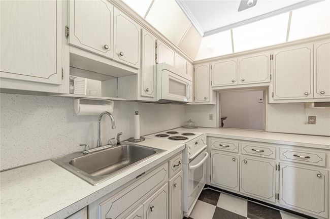 APT-340 - 1951 Ne 39 Th St, Condo with 1 bedrooms, 2 bathrooms and null parking in Lighthouse Point FL | Image 17