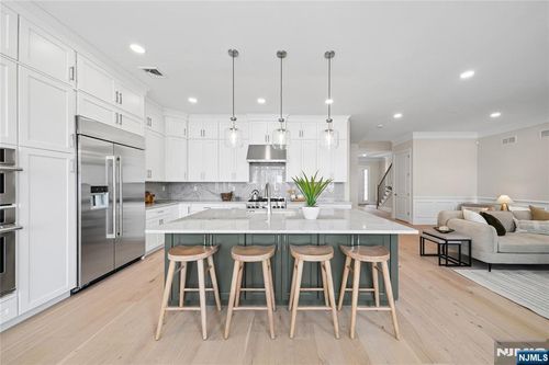 21 Muirfield Ln, River Vale, NJ, 07675-6566 | Card Image