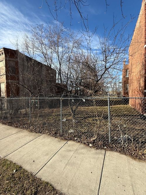 4202 W Wilcox Street, Chicago, IL, 60624 | Card Image