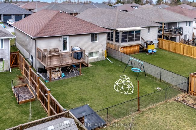 8 Mcintosh Cres, House other with 5 bedrooms, 2 bathrooms and 2 parking in Trenton ON | Image 33