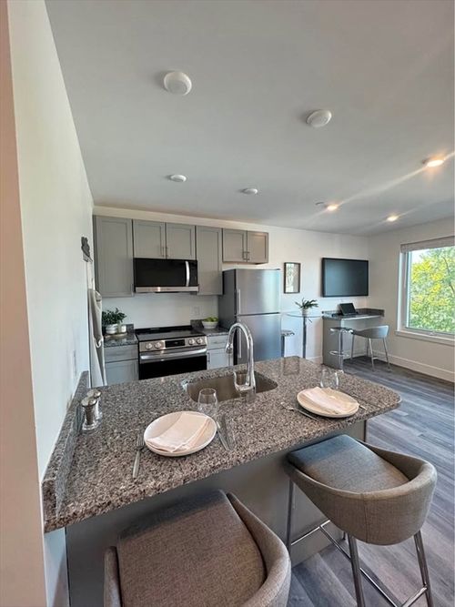 507-585 Essex St, Lynn, MA, 01901-1055 | Card Image