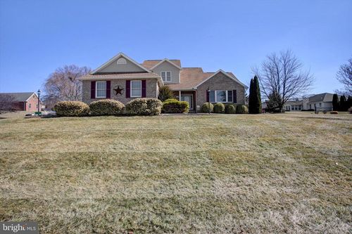 7107 Fairway Dr S, FAYETTEVILLE, PA, 17222-9425 | Card Image