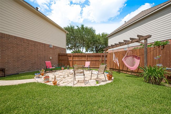 723 Pine Thicket Ct, House other with 3 bedrooms, 3 bathrooms and 2 parking in Spring TX | Image 5