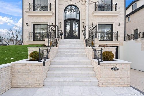 259-09 81st Ave, Glen Oaks, NY, 11004-1400 | Card Image