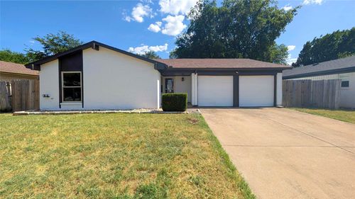 6412 Grasshopper Dr, Watauga, TX, 76148-3633 | Card Image