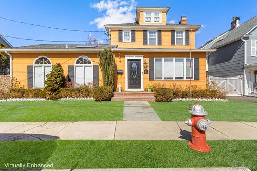 46 Riggs Pl, Locust Valley, NY, 11560-1720 | Card Image