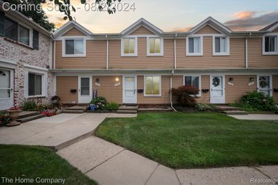 11526 Messmore Road, Condo with 2 bedrooms, 1 bathrooms and null parking in Utica MI | Image 1