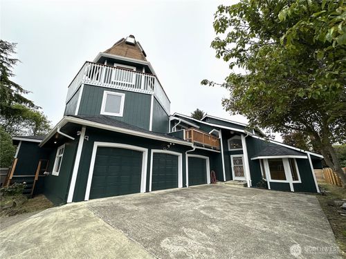 832 Whale Ct Sw, Ocean Shores, WA, 98569-9397 | Card Image