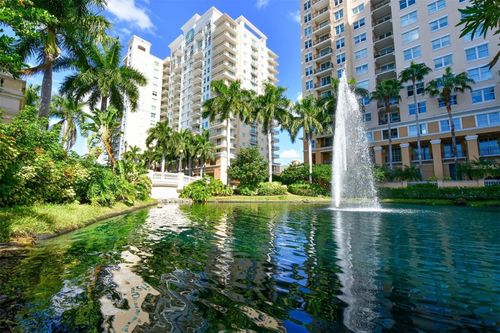 211-800 N Tamiami Trl, SARASOTA, FL, 34236-4001 | Card Image