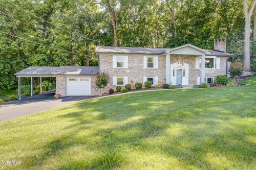 143 Dawn Dr, Johnson City, TN, 37615-3852 | Card Image