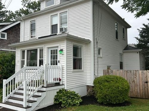 18 Ryder St, Dartmouth, MA, 02747-2652 | Card Image