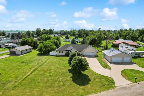 405 Linn Dr, Palo, IA, 52324-9702 | Card Image