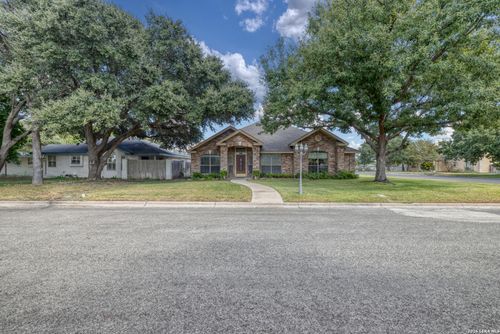 1 Cypress Cir, Uvalde, TX, 78801-6806 | Card Image