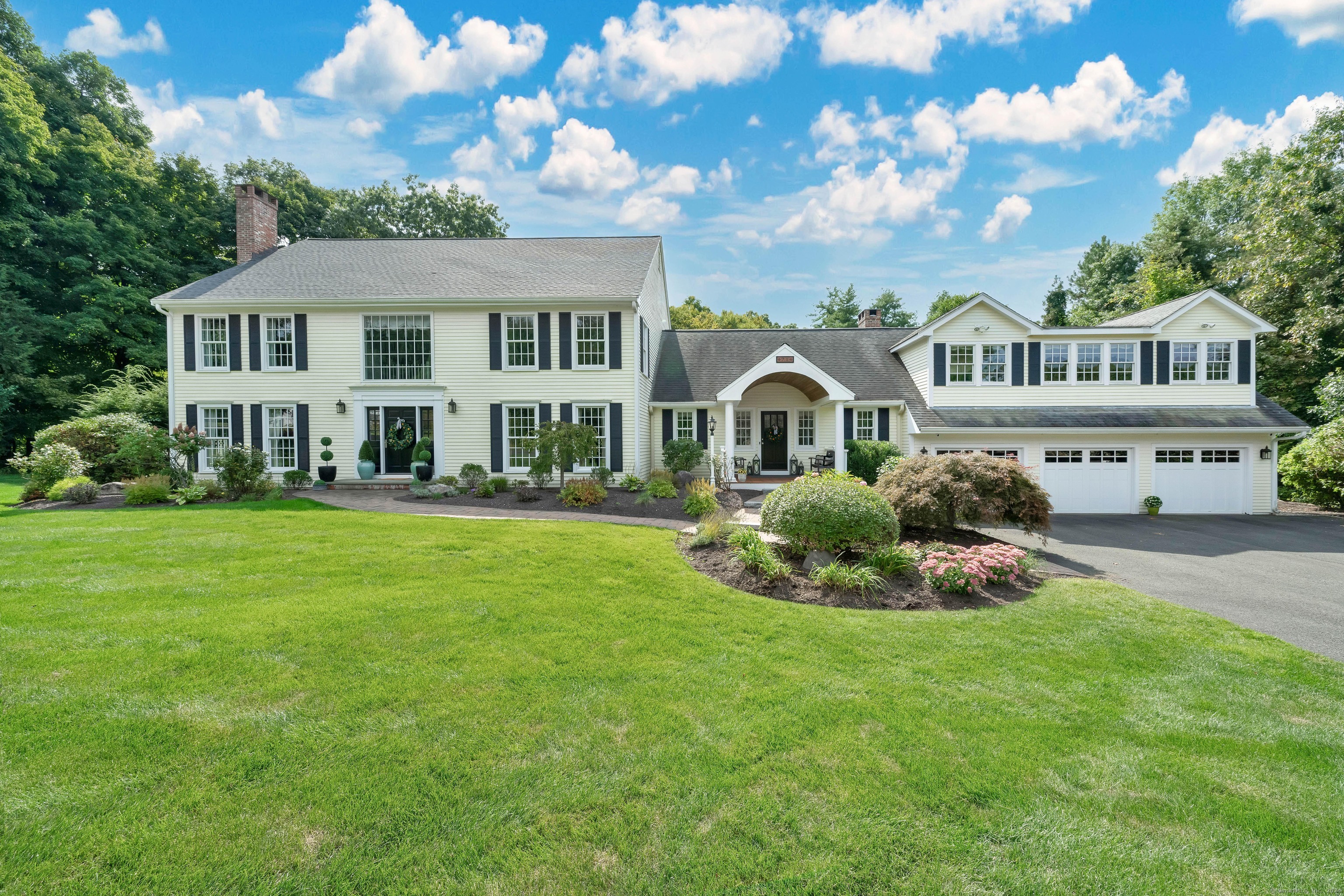Woodford Hills Dr, Avon, CT 06001