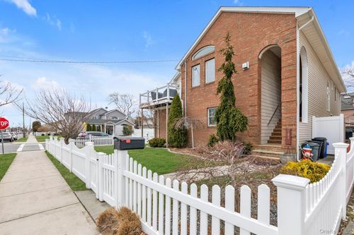 703 Neptune Blvd, Long Beach, NY, 11561-2427 | Card Image