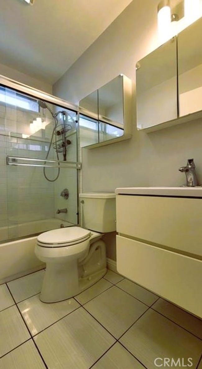 2468 Montrose Ave, Condo with 3 bedrooms, 3 bathrooms and 2 parking in Montrose CA | Image 9