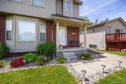 15078 Oldham St, Taylor, MI, 48180-5057 | Card Image