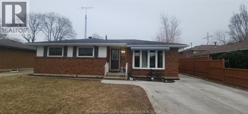 3970 Lennon Crt, Windsor, ON, N9G2E5 | Card Image