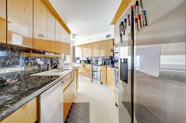 APT-1412 - 16425 Collins Ave, Condo with 2 bedrooms, 2 bathrooms and null parking in Sunny Isles Beach FL | Image 27