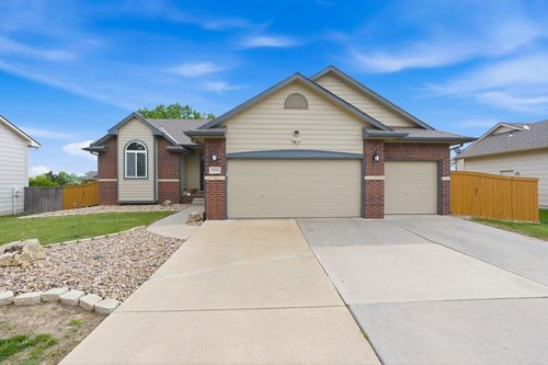 1024 N Crest St, Wichita, KS, 67206-7204 | Card Image