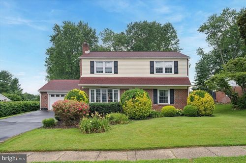 4950 Jefferson Dr, BROOKHAVEN, PA, 19015-1012 | Card Image