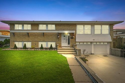 7803 Churchill St, Morton Grove, IL, 60053-1808 | Card Image