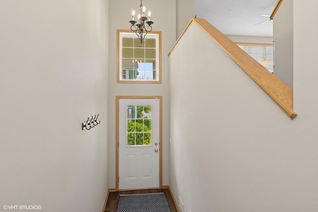 Open entry way with plenty of room | Image 6