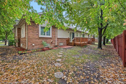 9 Canfield Cir, Dearborn Heights, MI, 48127-3771 | Card Image