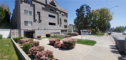 302-2616 Canada Blvd, Glendale, CA, 91208-2074 | Card Image