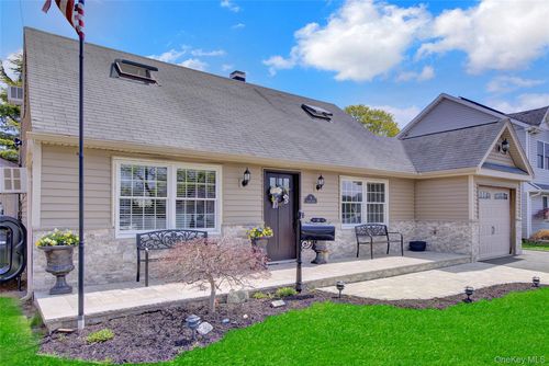 8 Carlton Drive, Oyster Bay, NY, 11758 | Card Image