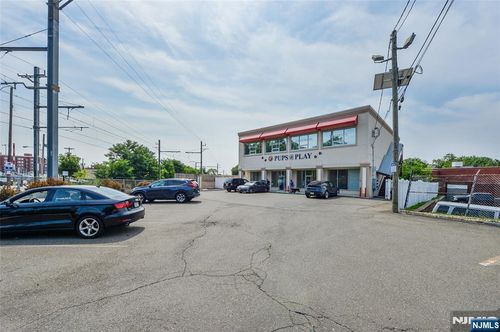 85A Walnut St, Montclair, NJ, 07042-4050 | Card Image
