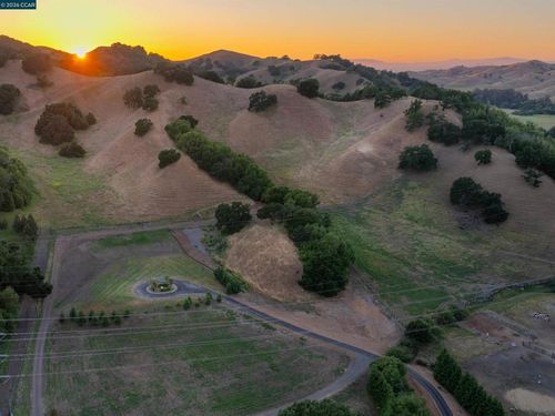 60 60 Hampton Road, Martinez, CA, 94553 | Card Image