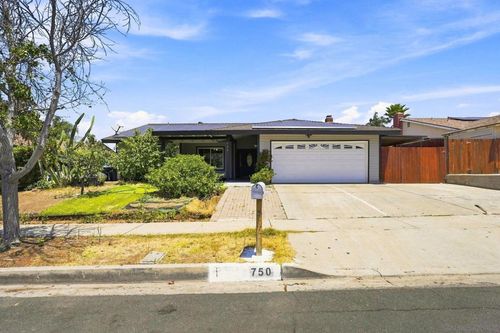 750 Linwood St, Escondido, CA, 92027-4046 | Card Image