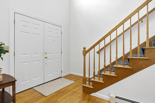 5 Van Buren Cir, Goffstown, NH, 03045-2423 | Card Image