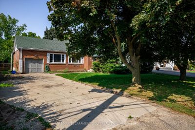 735 Montgomery Dr, House other with 3 bedrooms, 1 bathrooms and 5 parking in Ancaster ON | Image 3