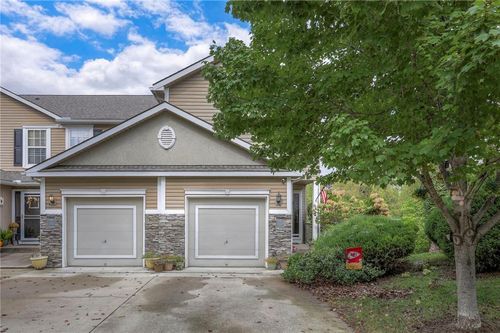 3341 Sw Shadow Glen Dr, Blue Springs, MO, 64015-3492 | Card Image